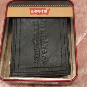NWT Levi's Black Wallet In Collective TIN